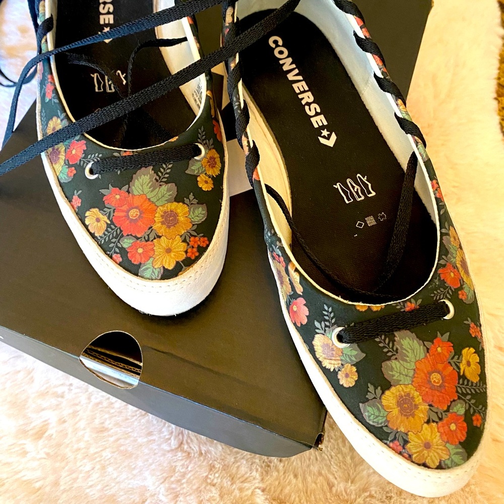 Converse special release flower power tie up flats